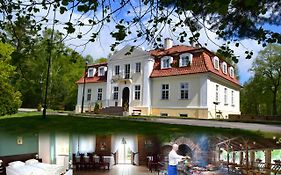 Hotel Księżycowy Dworek